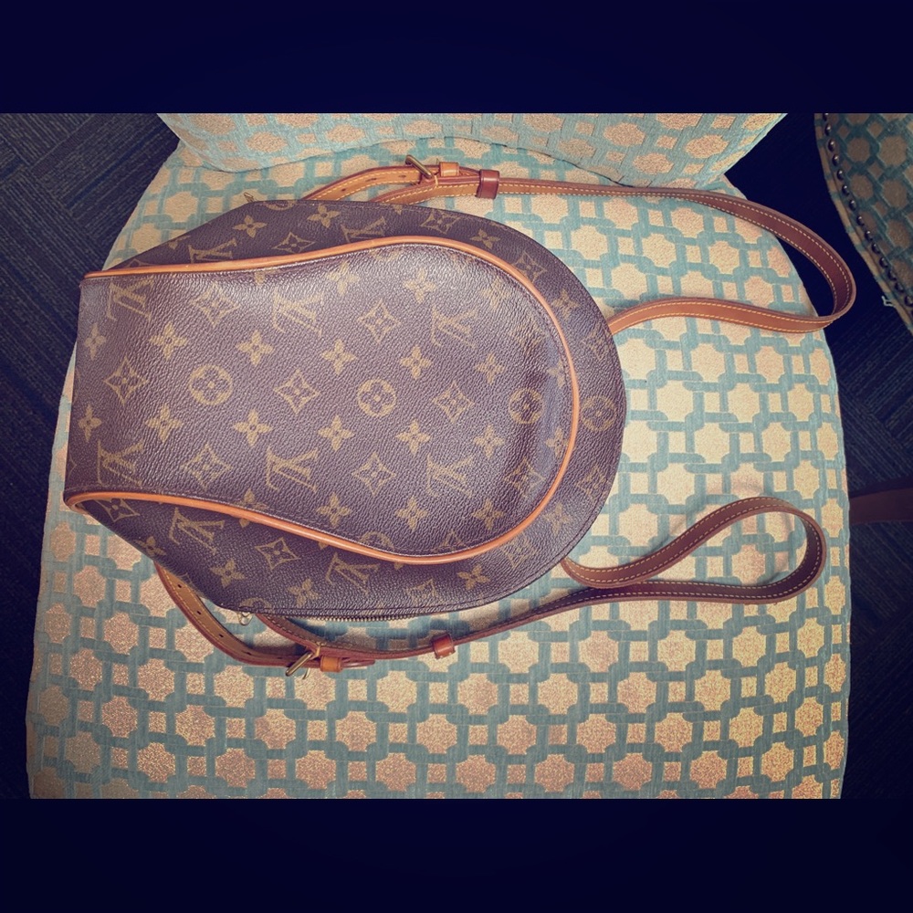 💕Louis Vuitton back pack 💐